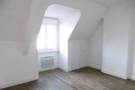 Third Floor Apartment in Town Third Floor Apartment in Town