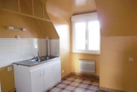 Third Floor Apartment in Town Third Floor Apartment in Town