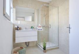 Lovely Newly Renovated Apartment
