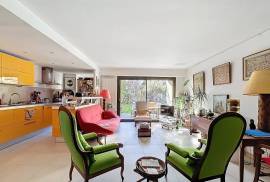 Paris Apartment with Private Garden Paris Apartment with Private Garden