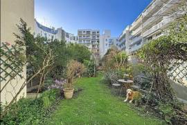 Paris Apartment with Private Garden Paris Apartment with Private Garden
