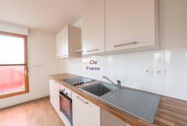 Conremporary Apartment with Garage Conremporary Apartment with Garage