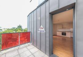 Conremporary Apartment with Garage Conremporary Apartment with Garage