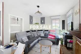 Delightful Cottage Style Property in Popular Village Delightful Cottage Style Property in Popular Village