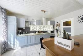 Delightful Cottage Style Property in Popular Village Delightful Cottage Style Property in Popular Village