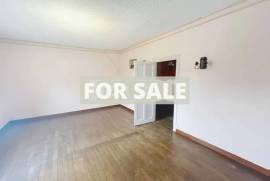 Town House with Neat Garden