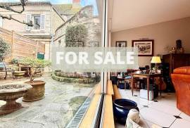 Magnificent Town House in Historic Sector