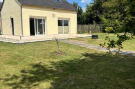 Contemporary Detached House with Landscaped Garden