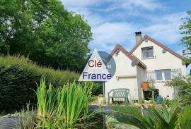 Detached Country House with Lovely Garden