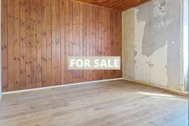 Detached Country House with Outbuilding and a Pond