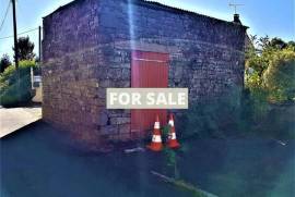 Detached Country House with Outbuilding and a Pond