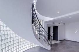 Beautiful New Detached Vila with Garden