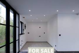 Beautiful New Detached Vila with Garden