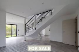 New Build Detached House with Garden