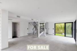 New Build Detached House with Garden
