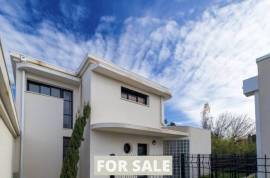 New Build Detached House with Garden