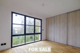 New Build Detached House with Garden