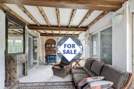 Detached Country House with Outbuilding