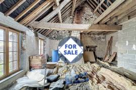 Detached Country House with Outbuilding