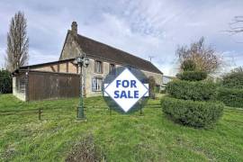 Detached Country House with Outbuilding