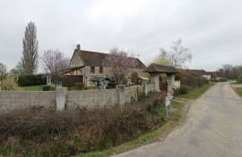 Detached Country House with Outbuilding