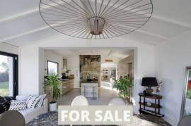 Detached Villa with Infinity Swimming Pool