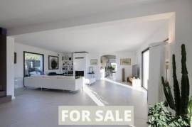 Detached Villa with Infinity Swimming Pool