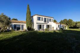 Detached Villa with Infinity Swimming Pool