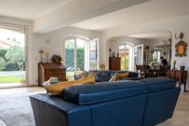 Detached Villa with Swimming Pool