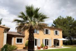 Detached Villa with Swimming Pool