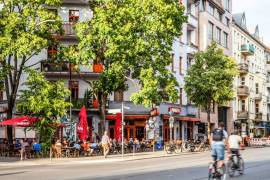 Upscale 2-room Penthouse with balcony next to Petersburger Platz