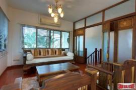 Attractive, Classic-style Residence With A Private Large Garden In A Peaceful Neighbourhood Close To Chiang Mai City.