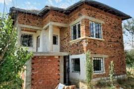 Country house with quiet location situated in the outskirts of a village surrounded by fields, hills and forest 25 km away from Vratsa
