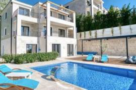 Modern 4-Bedroom Villa with Panoramic Sea Views