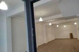 Oportunidad Única: Local Comercial Reformado en el Corazón de Casablanca, Vigo
