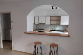 IMMEUBLE AVEC GARAGE ET JARDIN