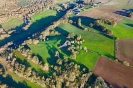 LARGE RENOVATED PROPERTY NEAR NERAC