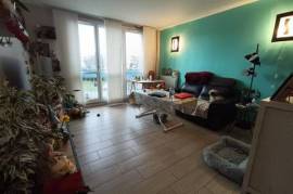 Très Bel Appartement Entièrement Rénové Proche Université et Gare RER