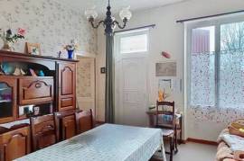 Maison plain-pied à rénover, deux chambres, jardin