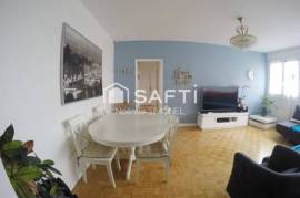 Appartement de trois pièces!