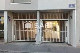 À vendre – Garage fermé + place de parking – Grange Blanche