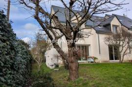 RENNES : MAISON 158 M² HABITABLES AVEC JARDIN SECTEUR JEANNE D'ARC