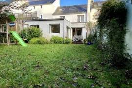 Maison familiale des années 30, généreuse en espace et en confort.