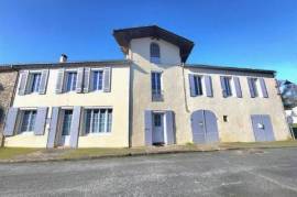 Belle maison de 267m2 avec un appartement de 67m2.