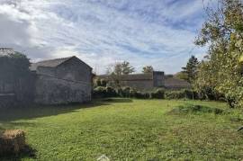 Terrain constructible - 438m² - Montamisé