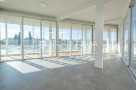 Zadar, Modern Commercial Space with Large Glass Façades and Terraces - Long-Term Lease