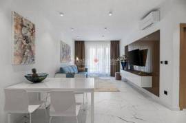 Meje – Modernly furnished three-bedroom flat with terrace, for rent