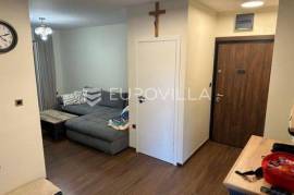 Krk, apartment 70 m² plus garage 20 m², close to the sea