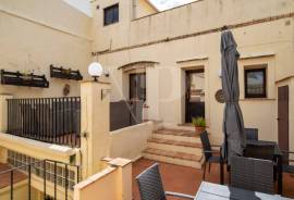 7 Bedrooms - Townhouse - For Sale