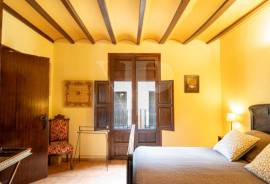 7 Bedrooms - Townhouse - For Sale